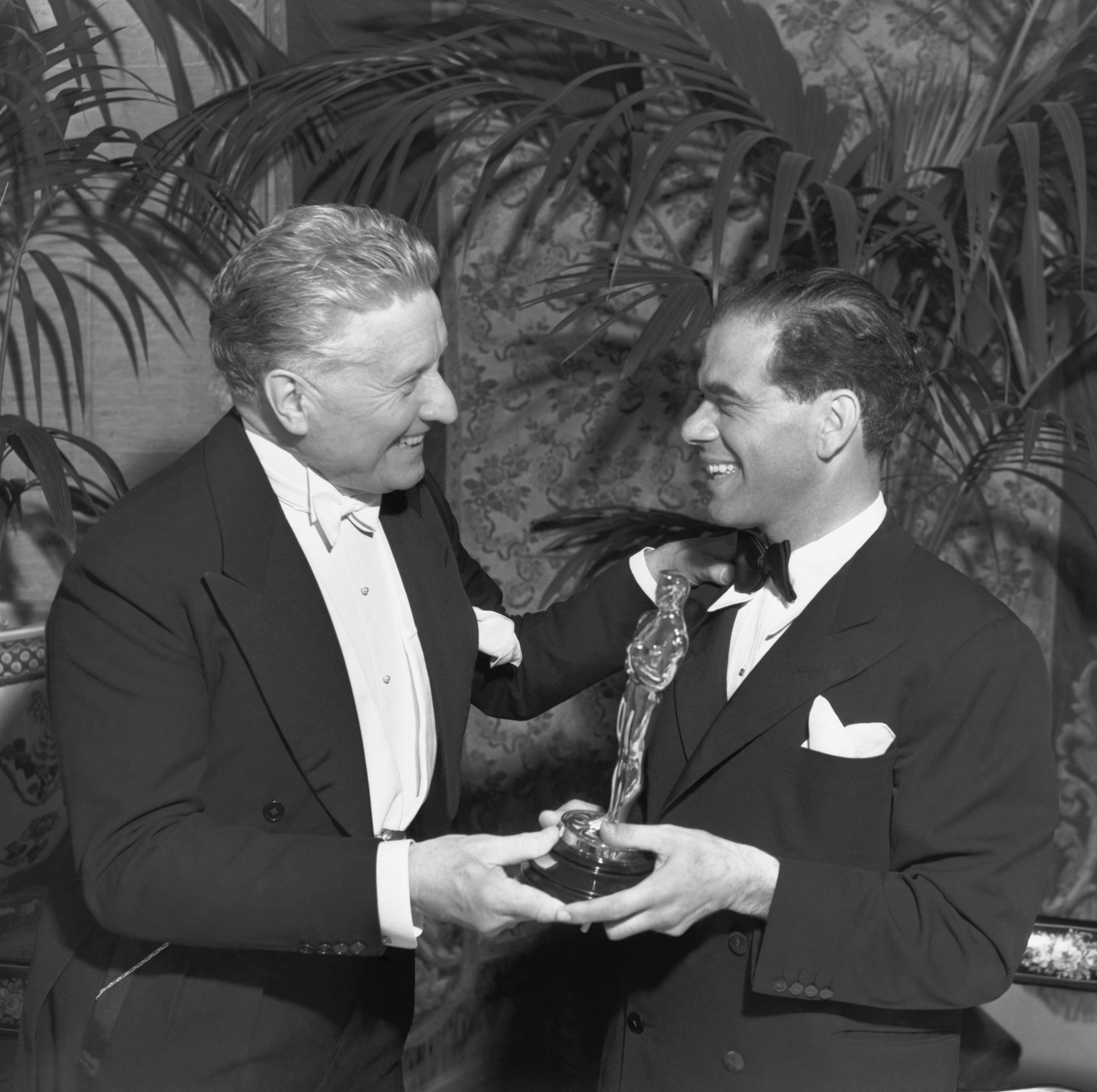 frank capra presented with oscar